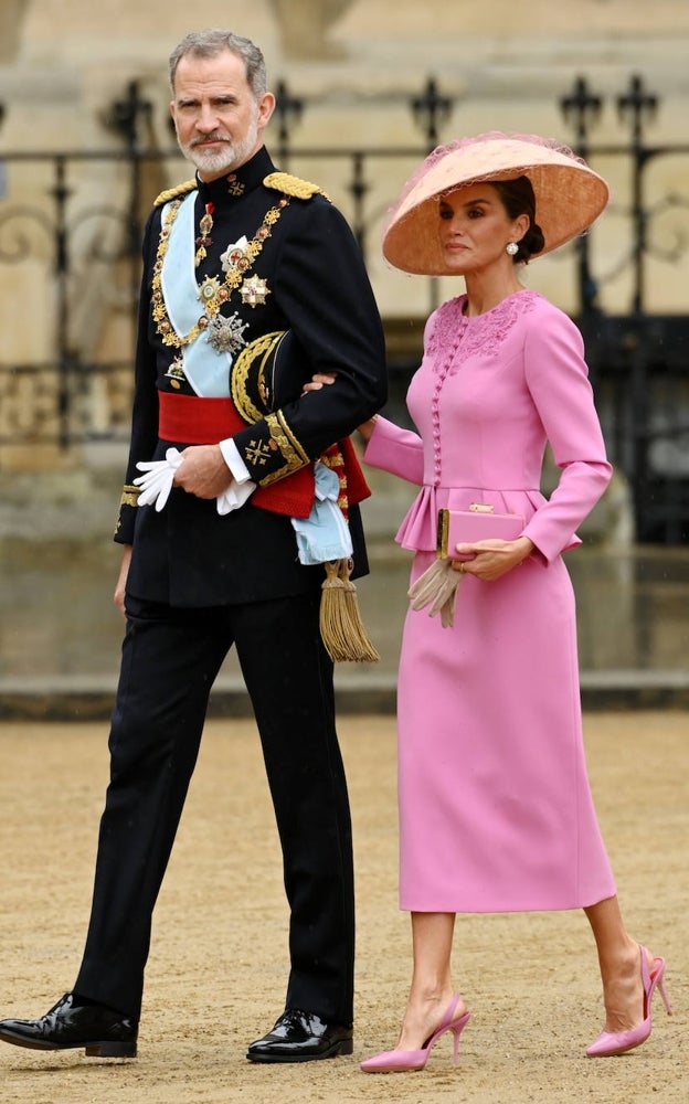 La Reina Letizia y Felipe VI  en la Coronación de Carlos III.