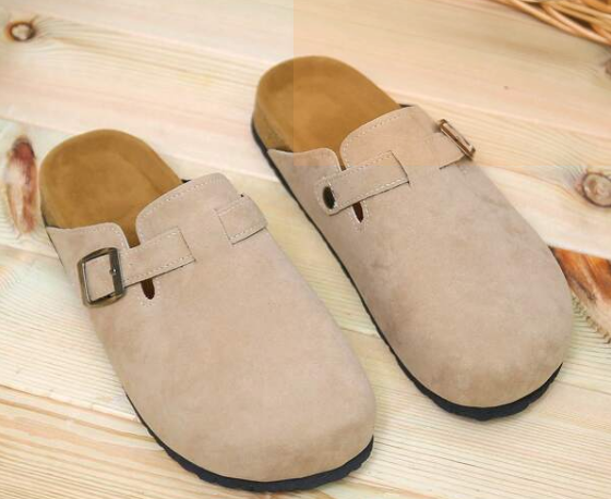 El gigante Shein también tiene zuecos entre su inmensa gama. Aquí se puede ver todo lo comentado anteriormente: con tachuelas, más o menos plataforma, diferentes colores y estampados... Si no encuentras tu zueco ideal en Shein es porque, sencillamente, no existe.