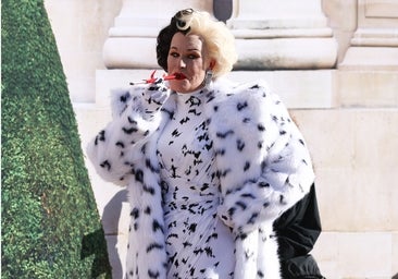 Cruella de Vil asiste al desfile de Balenciaga en París