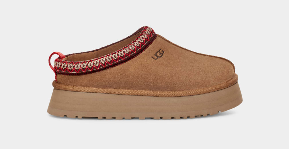 El modelo de zuecos de Mery Turiel es de Ugg y está disponible en diferentes diseños y colores. Este en concreto puede conseguirse por 129,95 euros.