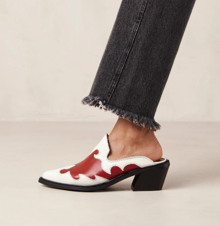 Quienes buscan zuecos más atrevidos y de colores, en Alohas tendrán un paraíso de ellos. Con tacón, sin ello, de diferentes colores, tejidos... Estas en concreto están disponibles por 112 euros.