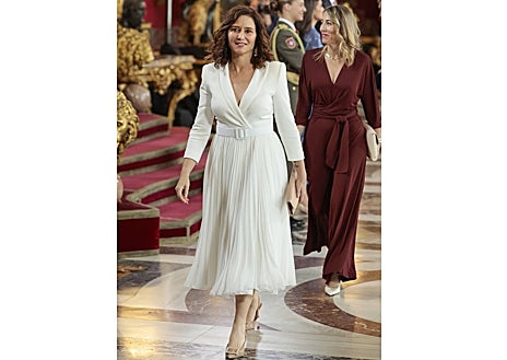 Imagen secundaria 1 - Esther Alcocer Koplowitz, Isabel Díaz Ayuso y Olivia Palermo