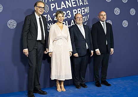 Imagen secundaria 1 - Pilar Alegría, Yolanda Díaz y María Dolores de Cospedal