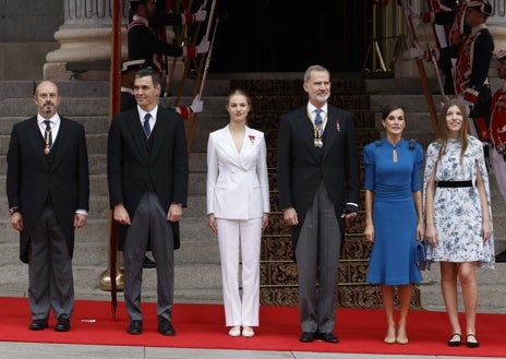 Imagen secundaria 1 - La Infanta Sofía con diseño de estampado floral en tonos azules de la firma Erdem