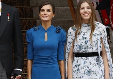 La Reina Letizia y la Infanta Sofía hacen un guiño con sus estilismos en la jura de la Princesa Leonor