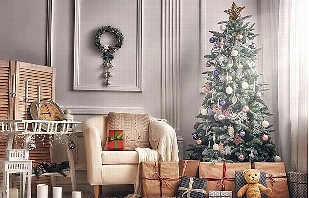 Esta navidad los adornos, las luces y las guirnaldas se visten de colores vibrantes.