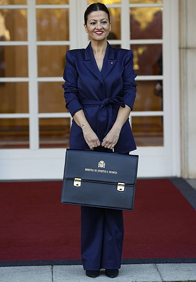 Sira Rego en su primer Consejo de Ministros con un elegante traje.