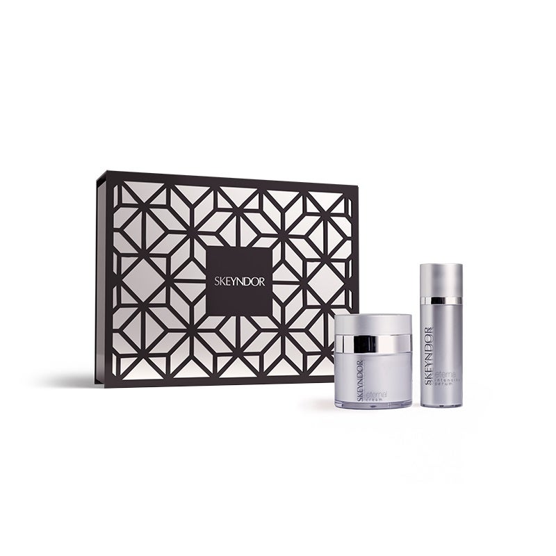 Cofre Eternal de Skeyndor (104 euros). El set ideal para pieles que quieren rejuvenecer y recuperar volúmenes perdidos. Incluye la Crema facial Eternal de 50 ml, y el Sérum facial Eternal de 30 ml.