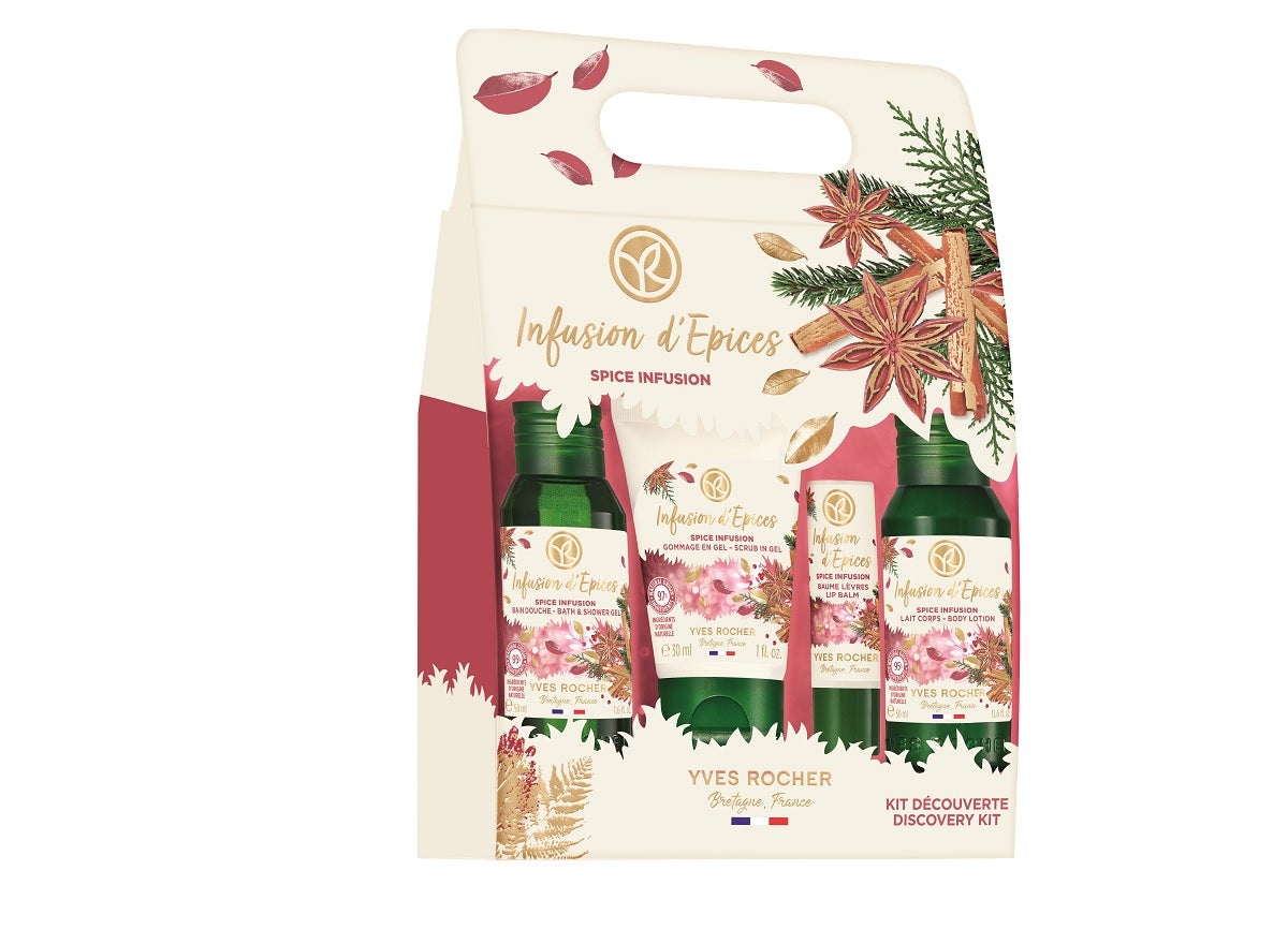 Kit Infisión de Especias de Ives Rocher (9,95 euros).  Incluye el Gel de Baño y Ducha, el Exfoliante en Gel, la Loción Corporal y el Bálsamo de Labios. Además de mimar, dejan sobre la piel el reconfortante y navideño aroma especiado de la colección Infusión de Especias.