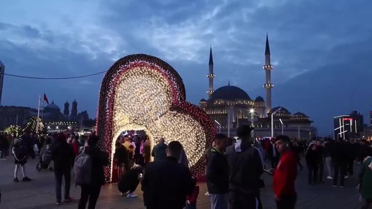 Preparativos para recibir el año 2024 en Estambul