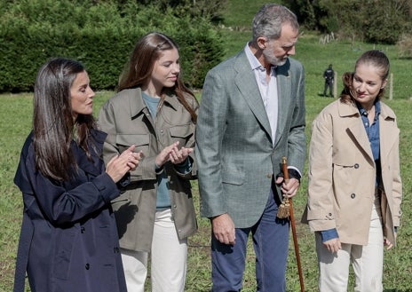 Imagen secundaria 1 - Corbatas más llamativas, camisa y americana sin ella o nudos clásicos impecables, son detalles que marcan la diferencia al vestir