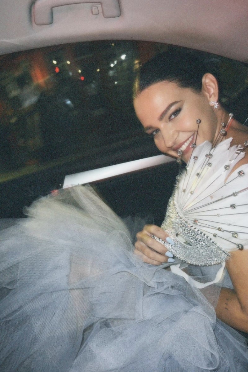 Laura Escanes y el Carnaval de Venecia. Para asistir a la fiesta de The Glow Filter de hace un par de años cuya temática era el famoso carnaval italiano, la influencer se decantó por un look romántico en el que no podía faltar una máscara. Una apuesta segura para las más soñadoras.