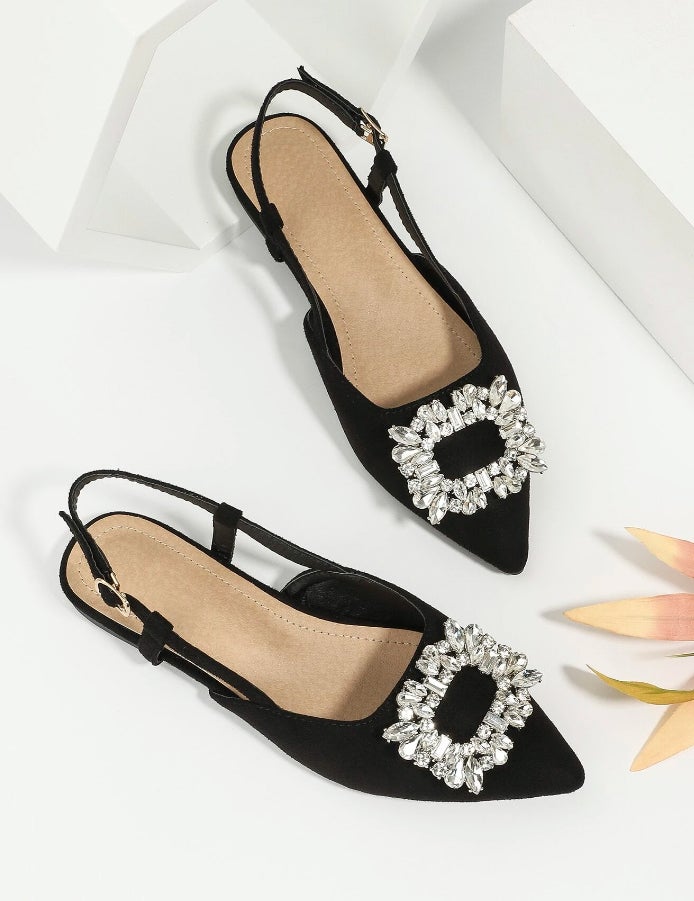 Zapatos planos destalonados con diamante. 18.75 euros en Shein.