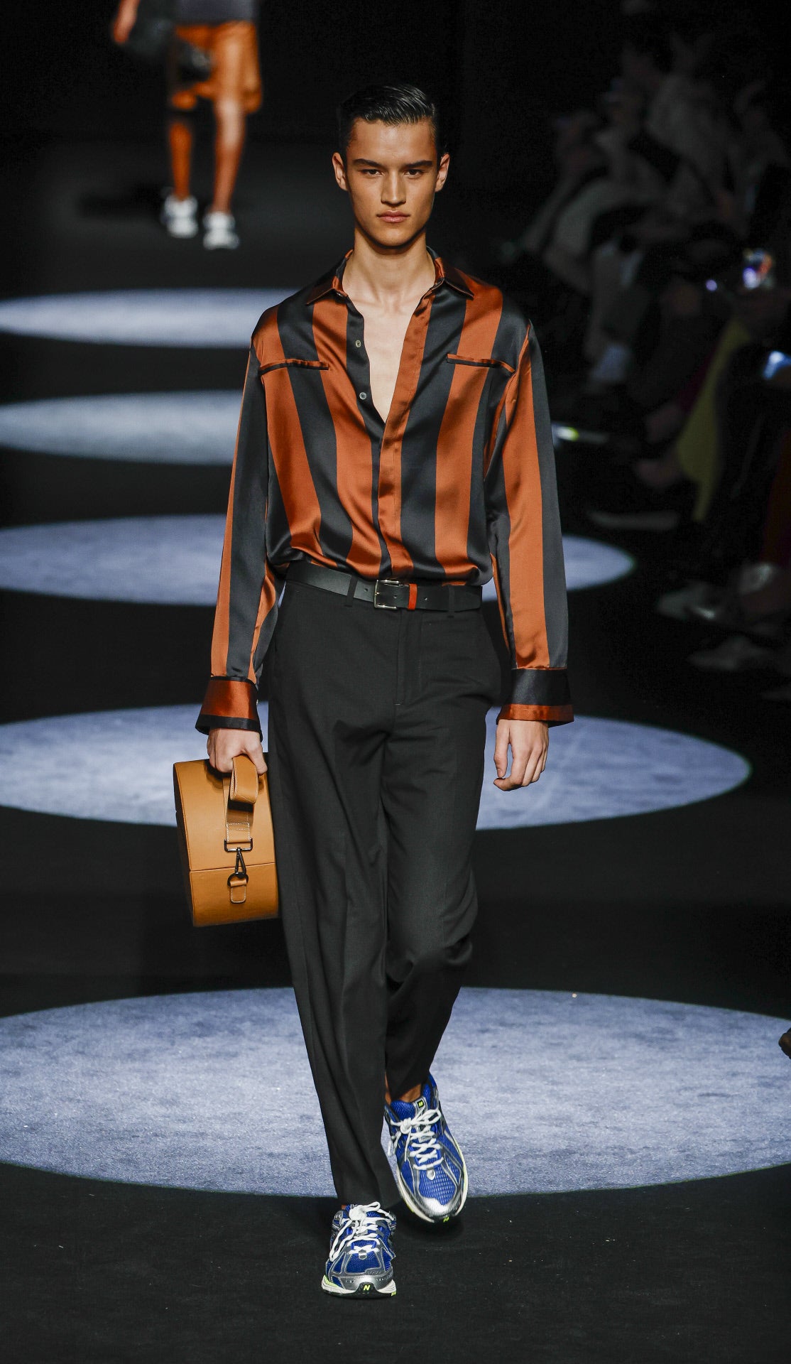 MBFWMadrid: Pablo Erroz (Otoño/Invierno 2024-2025). Su Majestad la Reina Letizia, junto a una infinidad de nombres importantes de la industria, ha respaldado la moda de Pablo Erroz a lo largo de los últimos años.