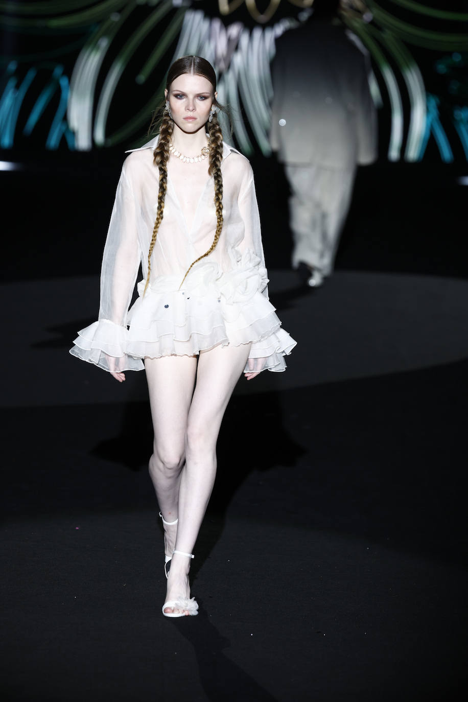 Los vestidos con volantes también han tenido cabida en esta colección  presentada en la MBFWMadrid. 