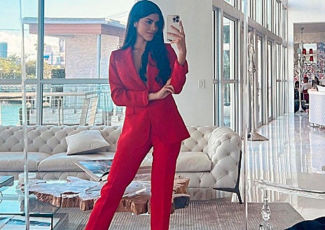 Imagen secundaria 1 - El estilo de Giorgina Uzcategui es formal y elegante.