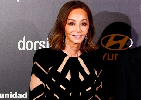 Imagen secundaria 1 - Los trucos de estilo de Isabel Preysler a sus 73 años para seguir siendo tan elegante