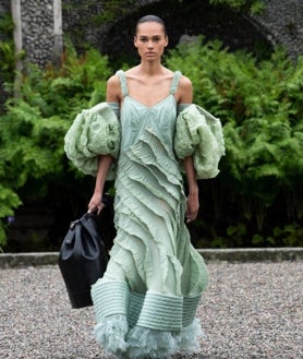 Imagen secundaria 2 - El desfile Louis Vuitton Crucero 2024 desde Isola Bella, en el lago Maggiore de Italia.