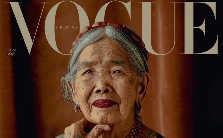 Imagen principal - Arriba, la tatuadora Apo Whang-Od, de 106 años, que fue la mujer más longeva en protagonizar una portada de Vogue. Sobre estas líneas, la actriz británica Maggie Smith (89 años) en una campaña de finales del año pasado para Loewe. A la derecha, la ya fallecida escritora y periodista Joan Didion que en 2015 revolucionó Internet cuando posó para la firma Céline. 