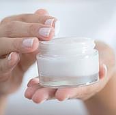 Una dermatóloga analiza diferentes tipos de cremas para la cara y este es su veredicto