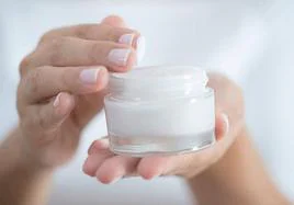 Una dermatóloga analiza diferentes tipos de cremas para la cara y este es su veredicto