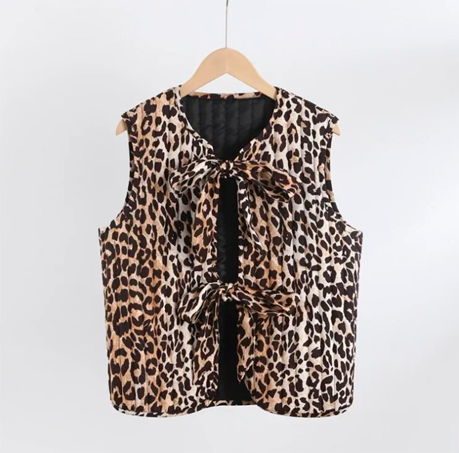 Chaleco acolchado con lazos y estampado animal. 17 euros en AliExpress.