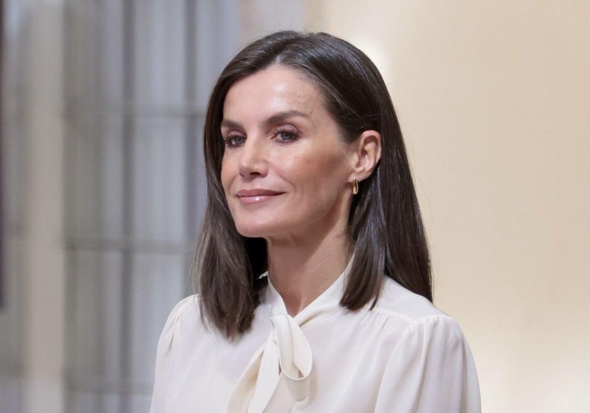La Reina Letizia recupera prendas de su armario para la entrega de los Premios Nacionales de Deporte 2022.