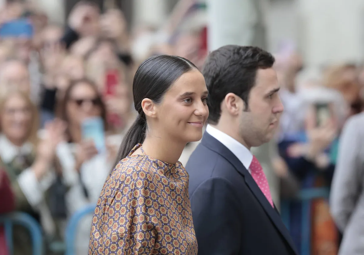 Boda de Almeida y Teresa Urquijo: Victoria Federica escoge un look sobrio  de una marca de influencers