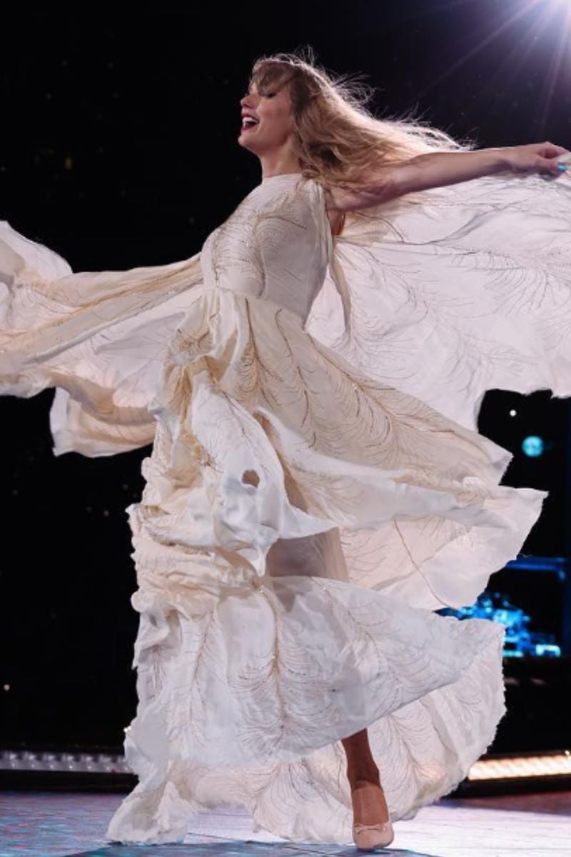 Empezó con un armario un tanto infantil, con tintes de niña buena, que se ha ido abriendo a otras tendencias como los brillos, transparencias, y prendas ‘mini’.