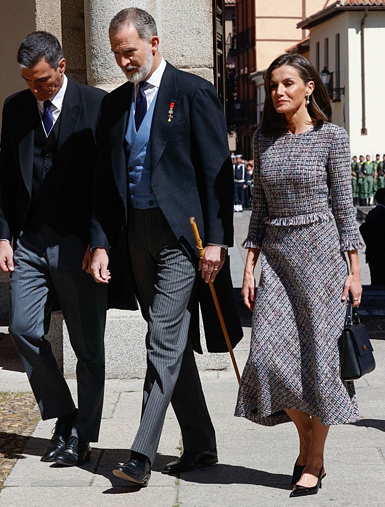 La Reina estrena vestido de tweed para la entrega del Premio Cervantes 2024.
