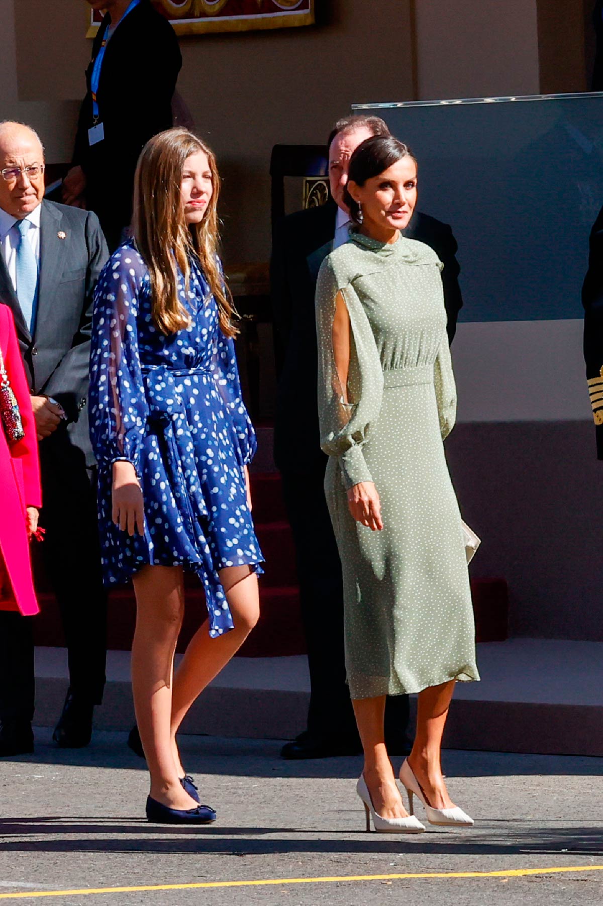 A conjunto con su madre, para el Día de la Hispanidad de 2022, lució un vestido corto de lunares de Carolina Herrera. 