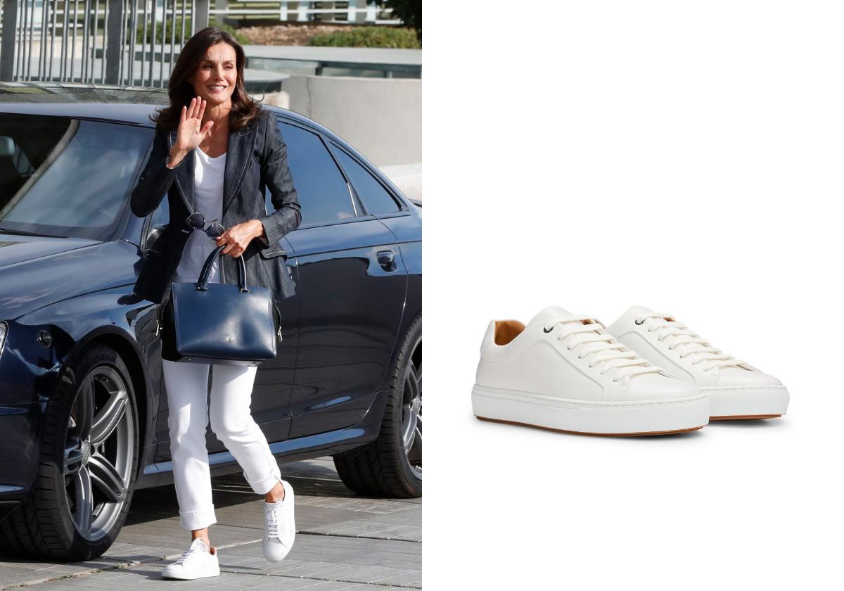 Hace varios años, la monarca estrenó estas zapatillas blancas de Hugo Boss, de piel y con detalles de logo que cuestan 299 euros. Las ha llevado en numerosas ocasiones.