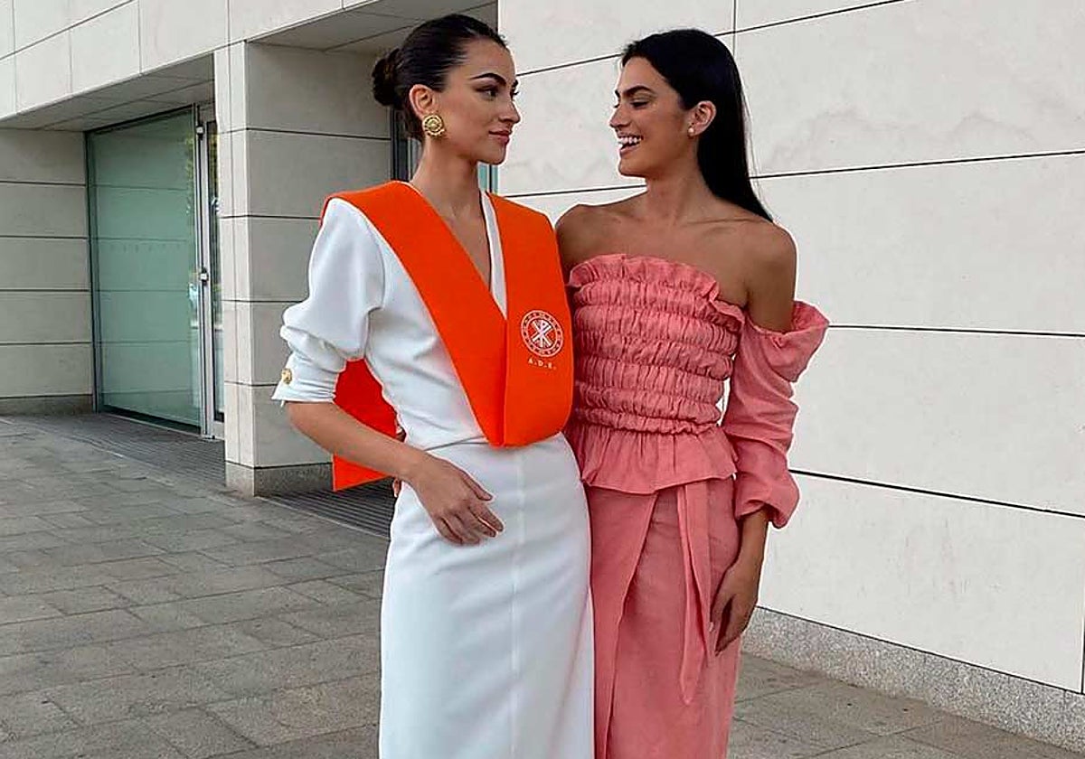 Meri y Marta Lozano en la graduación de la hermana pequeña.