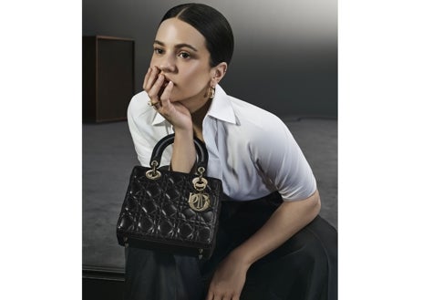 Imagen secundaria 1 - La imágenes de la campaña de Rosalía y Dior fotografiadas por  Collier Schorr