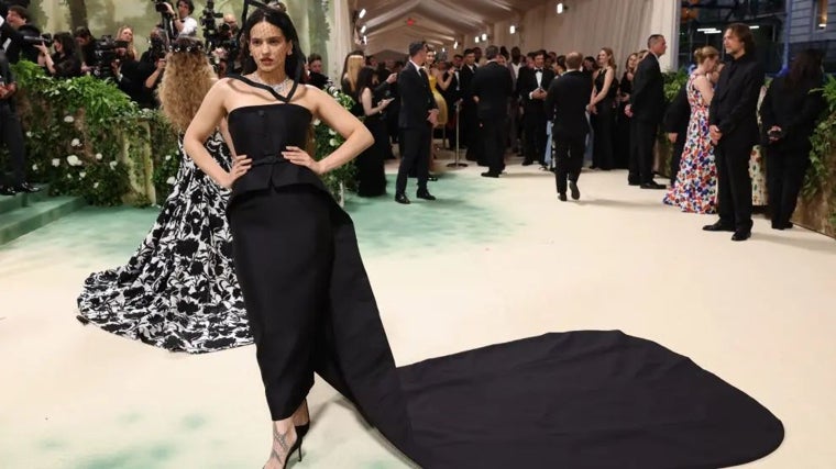 Rosalía con look de Dior en la Gala Met 2024