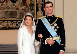 Los looks más icónicos de los invitados a la boda de los Reyes en su 20 aniversario