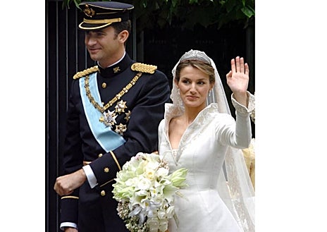 Imagen secundaria 1 - Las joyas también fueron grandes protagonistas en el estilismo