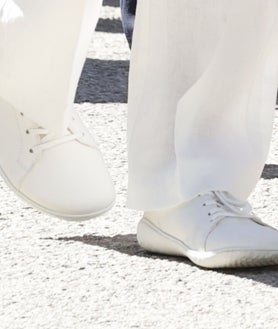 Imagen secundaria 2 - Detalles del look de la Reina Letizia para inaugurar la Feria del libro