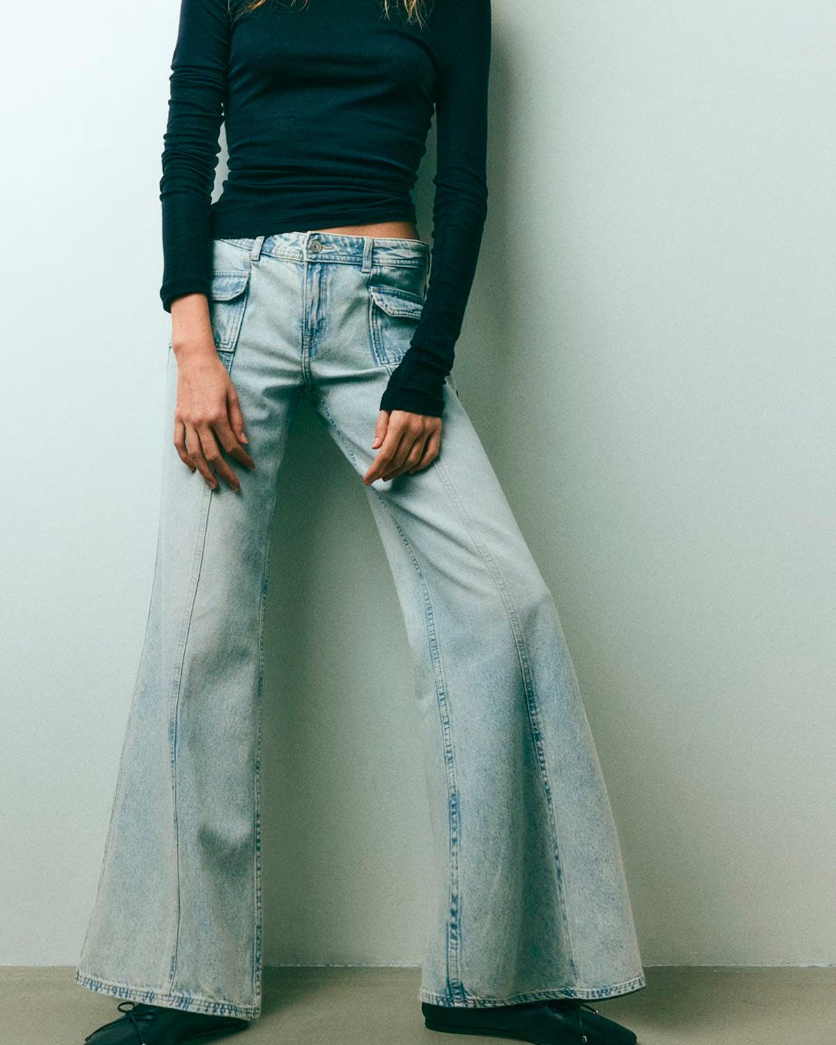 Vaqueros anchos y tiro bajo. 17.99 euros en las rebajas de H&M.