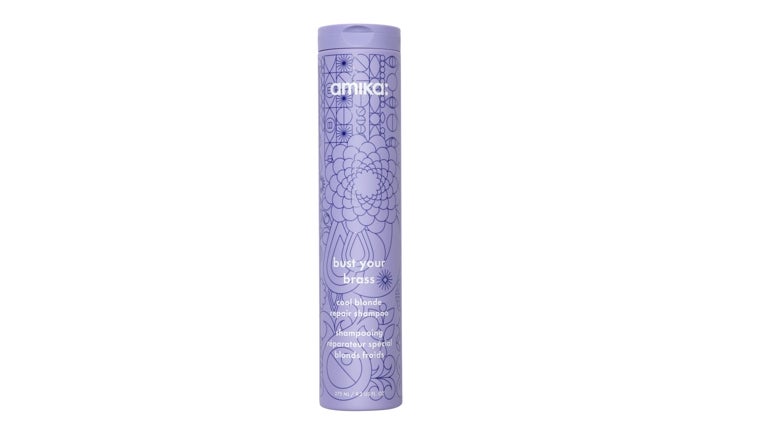 Champú neutralizador del amarillo Bust Your brass de amika, en Sephora.