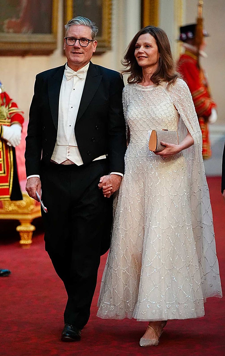 Victoria Starmer con un vestido de gala.