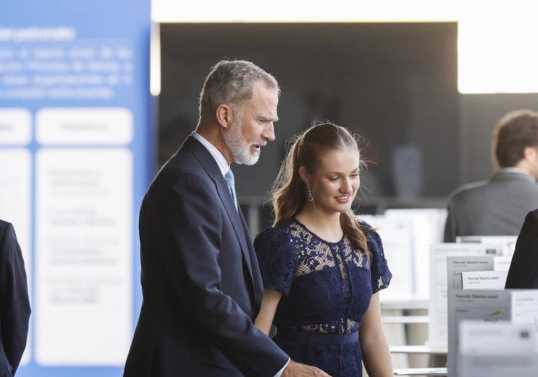 La Princesa Leonor deslumbra con un vestido de encaje y transparencias en los Premios Princesa de Girona 2024