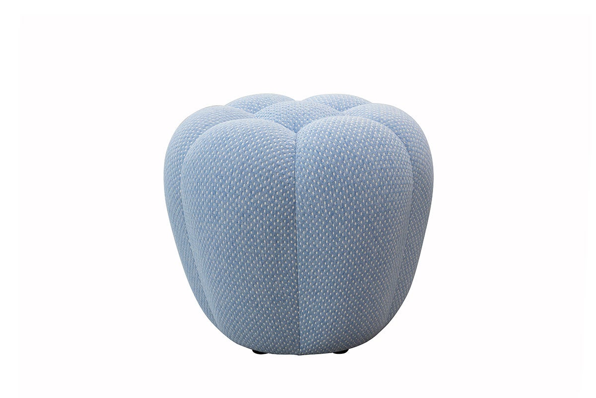 Puf con color de la línea Apex Outdoor, de Roche Bobois (desde 890 €). Con 48x40x46 cm., su espuma está preparada para mantenerse seca y a la vez ser mullida. Disponible en más colores. 