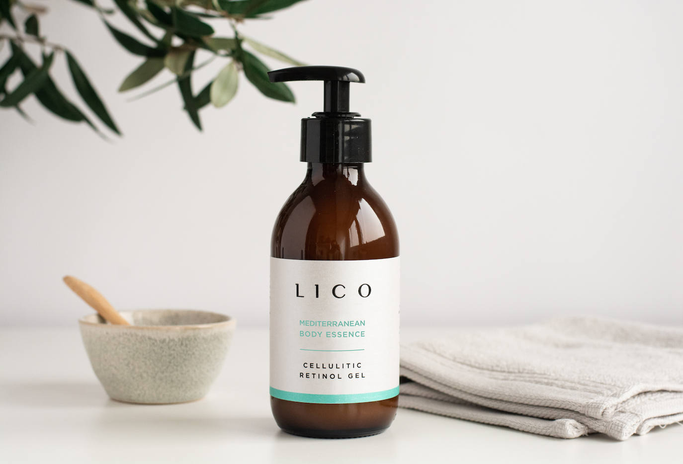 Cellulitic Retinol Gel de Lico Cosmetics (48,90 euros). Un tratamiento en textura de gel fresco que reduce la celulitis y la piel de naranja al mismo tiempo que remodela glúteos, caderas y piernas. Formulado a base de retinol microencapsulado y péptidos.