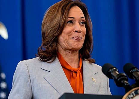 Imagen secundaria 1 - Los trajes de chaqueta, la prenda favorita de Kamala Harris. 
