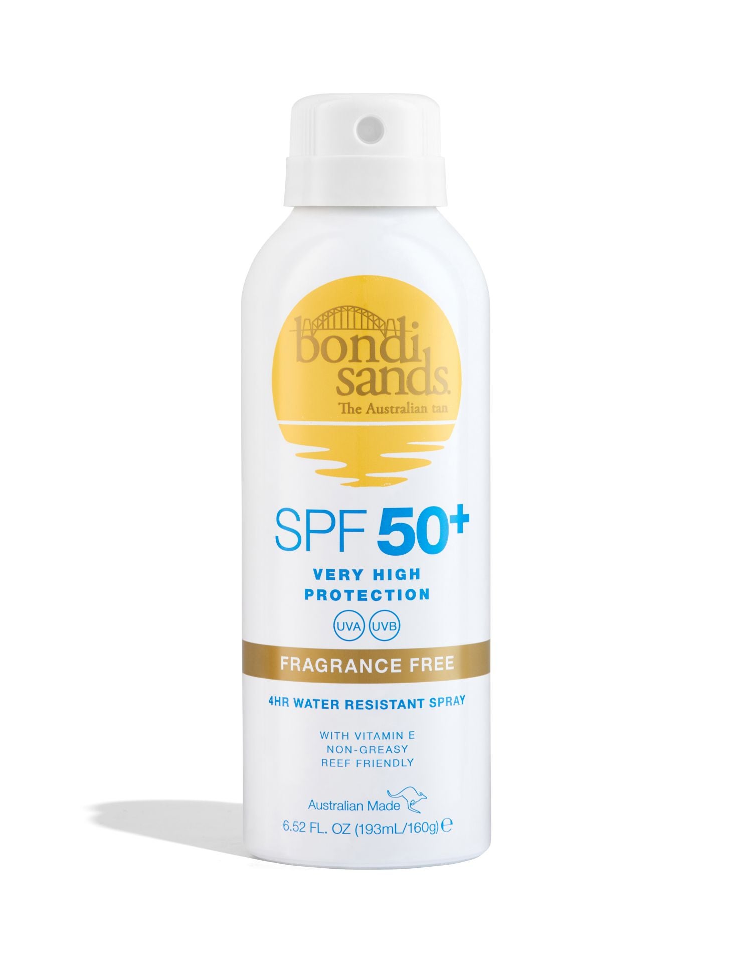 Spray corporal SPF 50+ de Bondi Sands. La fórmula es sin fragancia y de rápida absorción, además no deja sensación grasosa y es suave para la piel. Es resistente al agua, y no es dañina con los arrecifes, ya que es libre de parabenos y sulfatos y también cruelty free. Su precio: 14,99 euros.