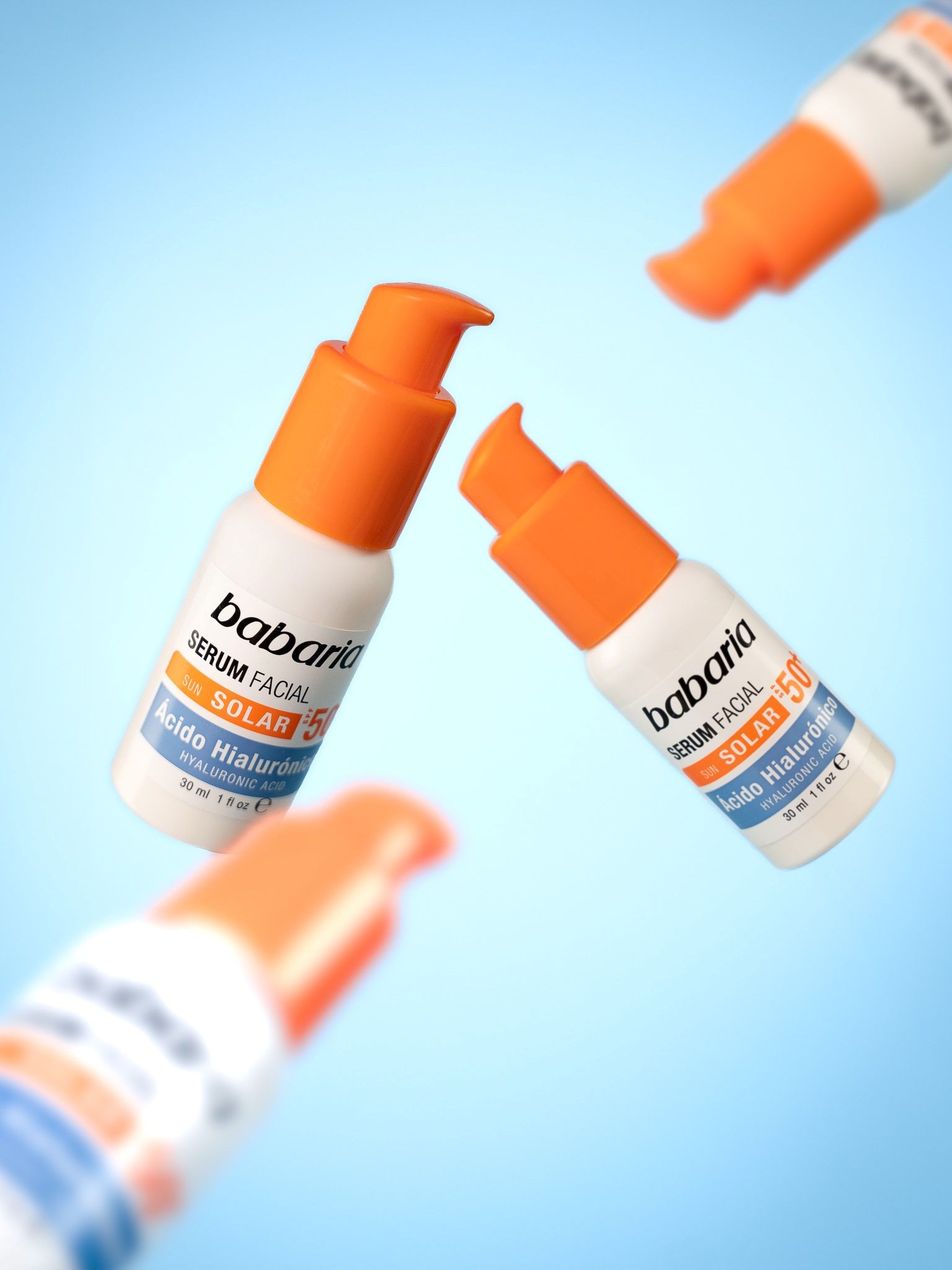 Sérum Facial Solar Ácido Hialurónico 50+ de Babaria. Un solar en formato sérum que cuenta con una mezcla de principios activos como el ácido hialurónico de alta calidad, la vitamina B3 y agentes antimanchas y antiarrugas, que contribuyen a mejorar la salud y apariencia de la piel, gracias a su efecto hidratante y revitalizante. Además, la fórmula incluye protección solar de alto rendimiento con un factor SPF 50+, resistente al agua y diseñada para todo tipo de pieles. Su precio: 10,99 euros.