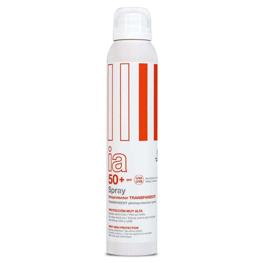 Fotoprotector Aerosol Transparente SPF 50+ de Interapothek. Protección solar muy alta adecuada para las pieles muy claras e intolerantes al sol y en condiciones de exposición extremas. Contiene vitamina E de elevada eficiacia antirradicales libres y Bisabolol, con acción calmante y anti-irritante. Se trata de una fórmula muy ligera, transparente, en tacto aceite seco y de secado rápido. Con filtros UVA y UVB y resistente al agua. Su precio: 14,40 euros.