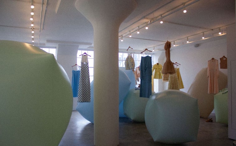 Imagen principal - La 'pop up' de Teresa Helbig en Nueva York