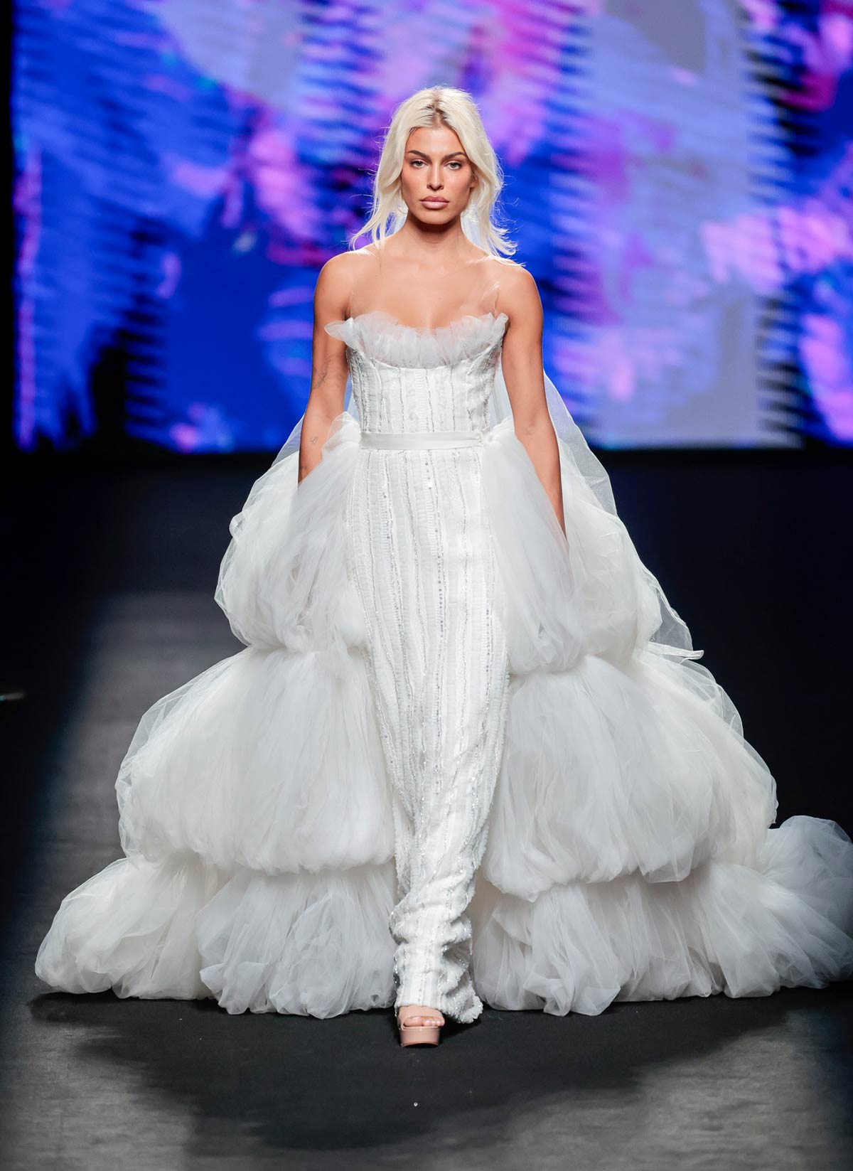 Jessica Goicoechea ha deslumbrado en el desfile de Claro Couture vestida de novia. 